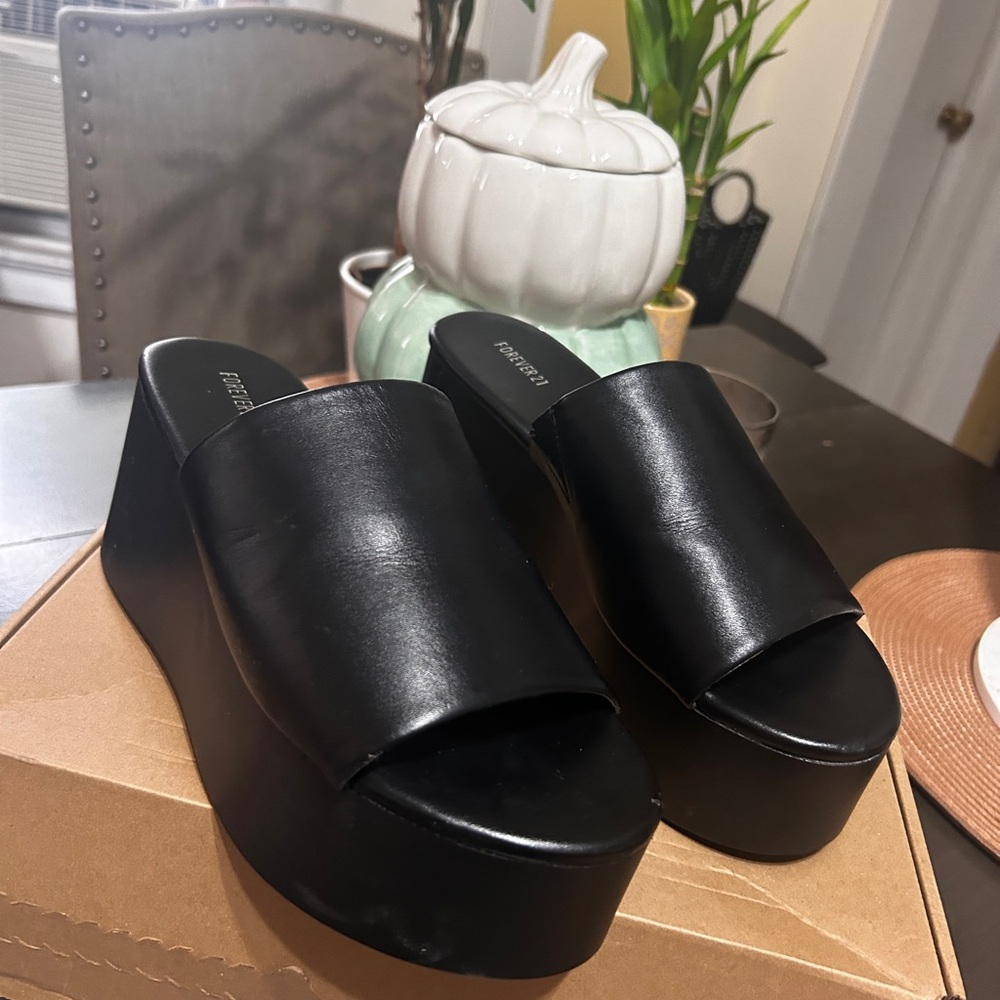 Black Platform Slide Sandals